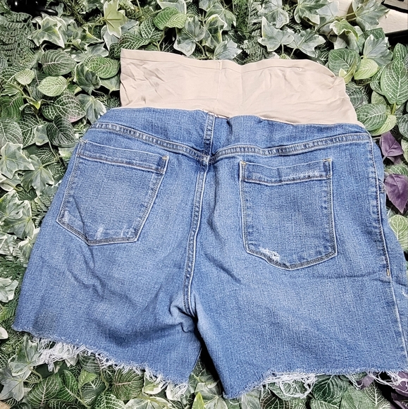 NWOT Old Navy Maternity Shorts Size Large - Picture 2 of 4
